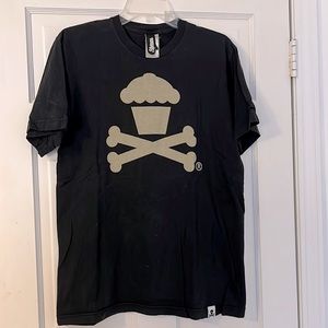 Johnny Cupcakes Cream Crossbones MENS MEDIUM